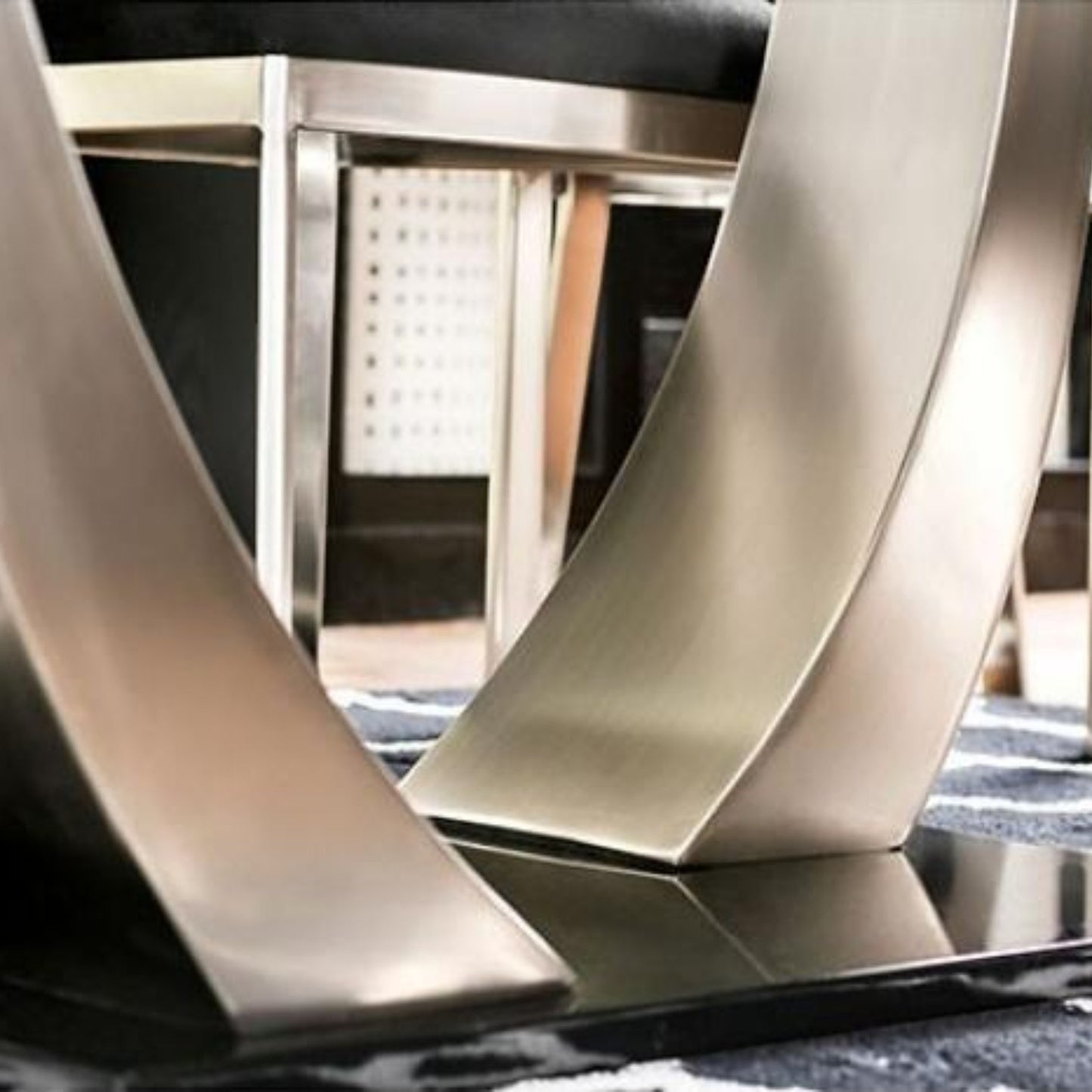 Noya Dining Set