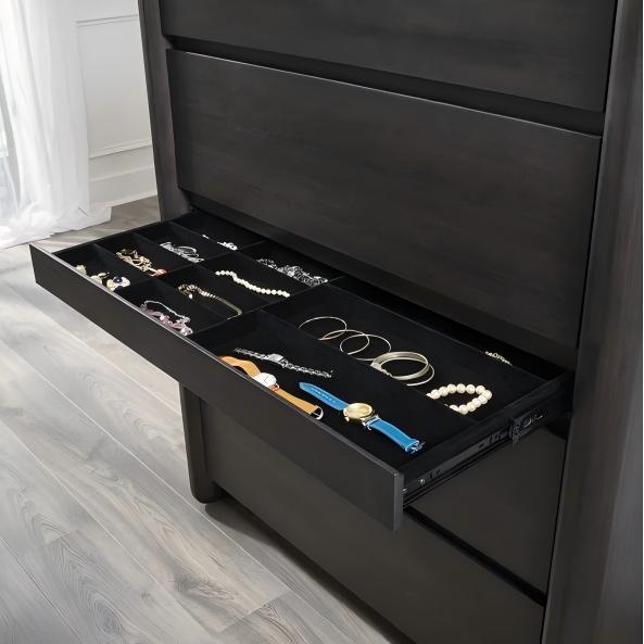 Xolany Chest