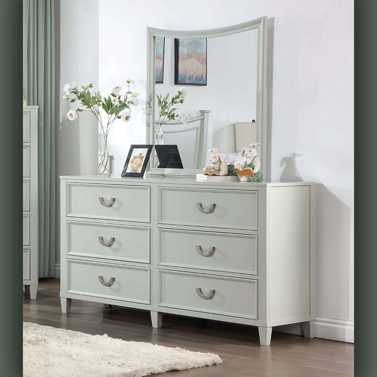 Lysandra Bedroom Set