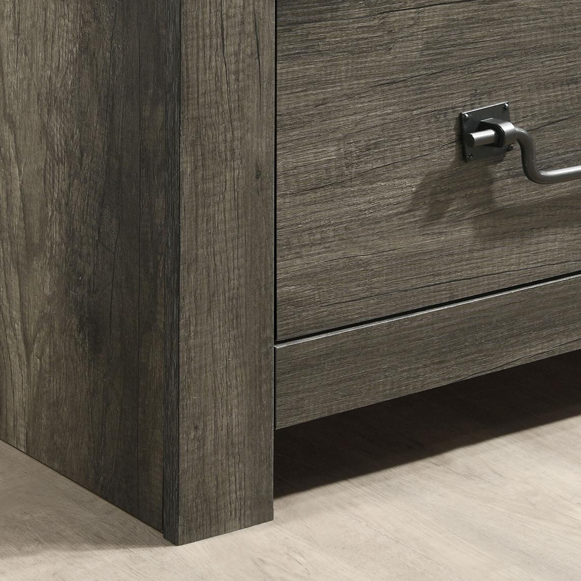 Britonial Bedroom Set