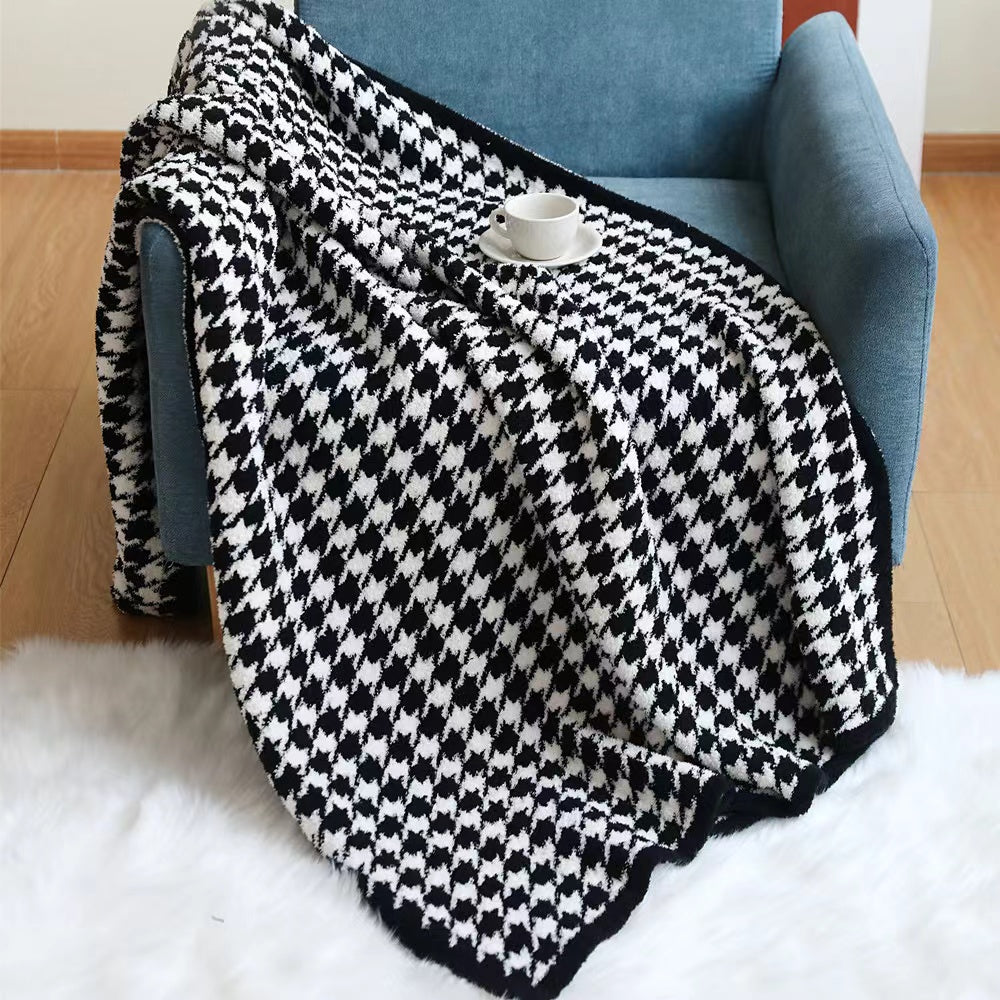 black and white houndstooth plush blanket, houndstooth checkered pattern