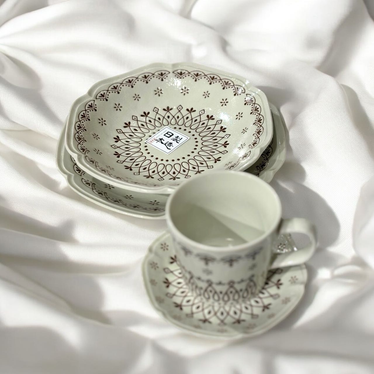 Lace Pattern Dinnerware