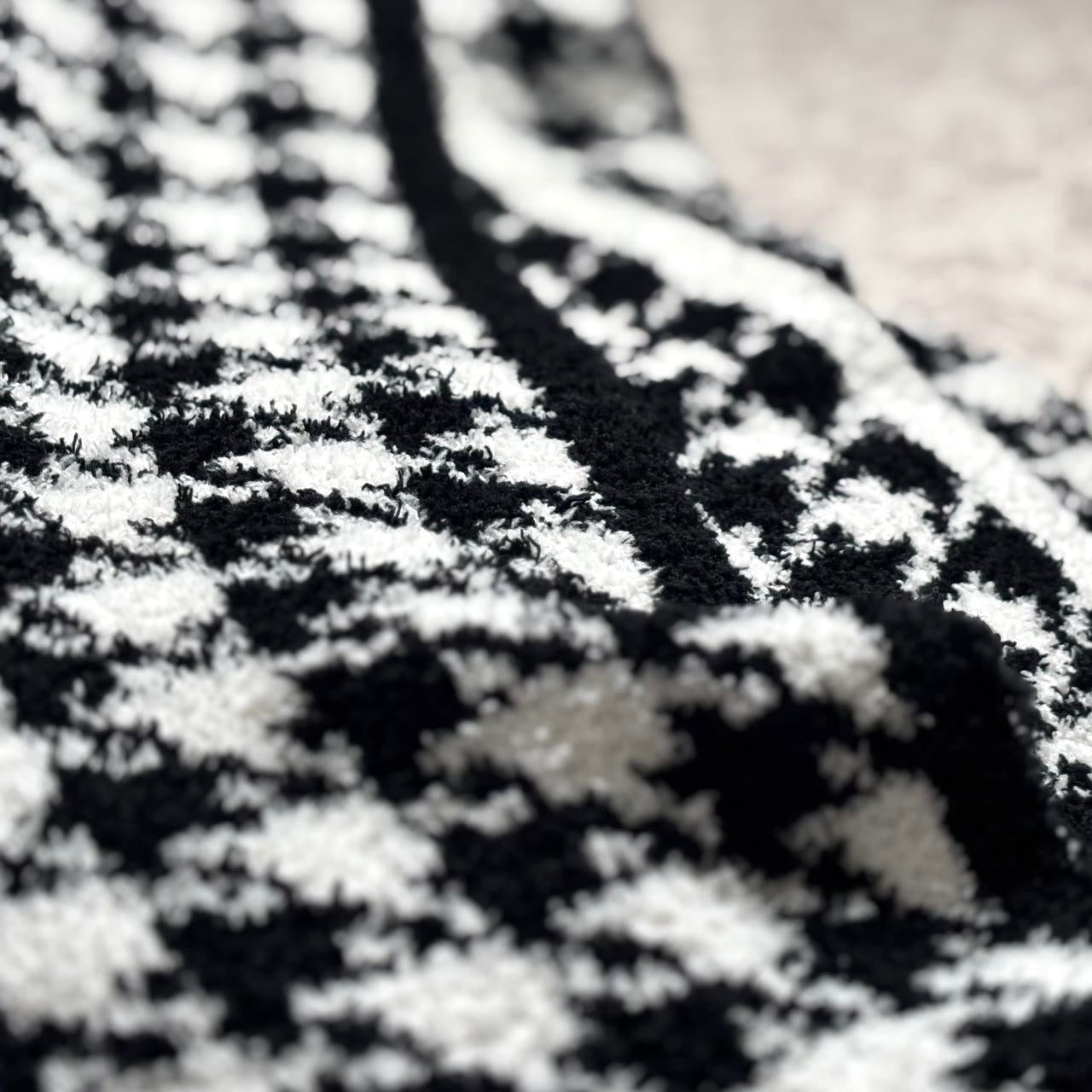 Houndstooth Plush Blanket