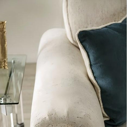 Desideria Loveseat
