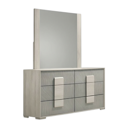 Lincott Dresser